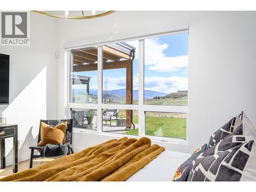 105 Predator Ridge Drive Unit# 21, Vernon, BC - Indoor Photo Showing Bedroom