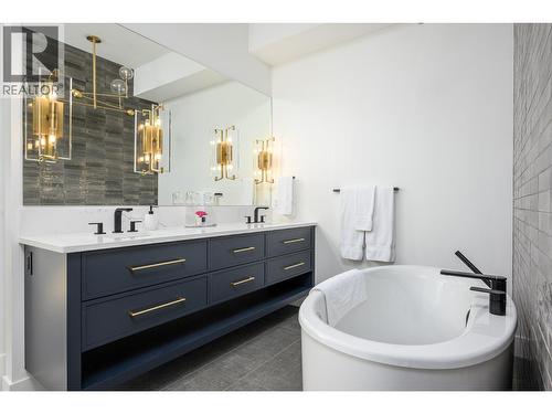 105 Predator Ridge Drive Unit# 21, Vernon, BC - Indoor Photo Showing Bathroom