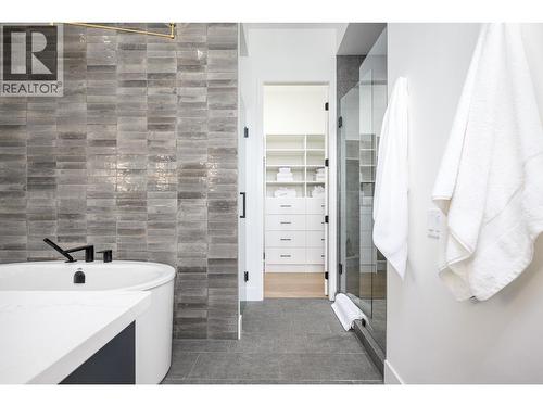 105 Predator Ridge Drive Unit# 21, Vernon, BC - Indoor Photo Showing Bathroom