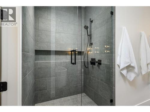 105 Predator Ridge Drive Unit# 21, Vernon, BC - Indoor Photo Showing Bathroom