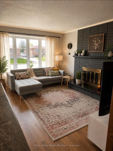 66 Victor Boulevard, Hamilton, ON - Indoor Photo Showing Living Room With Fireplace
