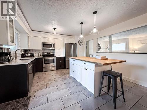 2300 Mcbride Street, Trail, BC - Indoor Photo Showing Kitchen With Upgraded Kitchen