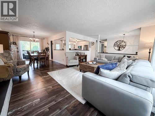 2300 Mcbride Street, Trail, BC - Indoor Photo Showing Living Room