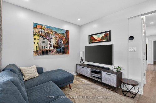 69 Robins Avenue, Hamilton, ON - Indoor Photo Showing Living Room
