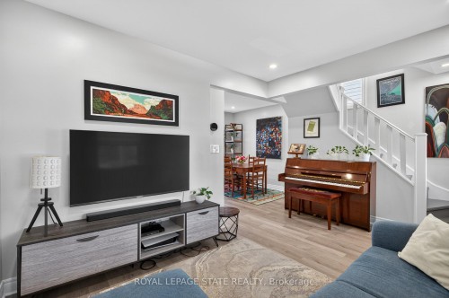 69 Robins Avenue, Hamilton, ON - Indoor Photo Showing Living Room
