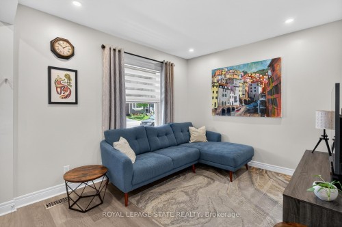 69 Robins Avenue, Hamilton, ON - Indoor Photo Showing Living Room