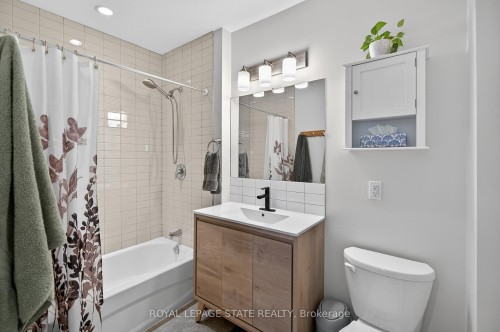 69 Robins Avenue, Hamilton, ON - Indoor Photo Showing Bathroom