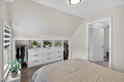 69 Robins Avenue, Hamilton, ON - Indoor Photo Showing Bedroom
