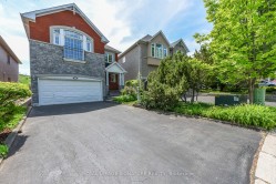 5504 Windy Hill Court  Mississauga, ON L4Z 3W4