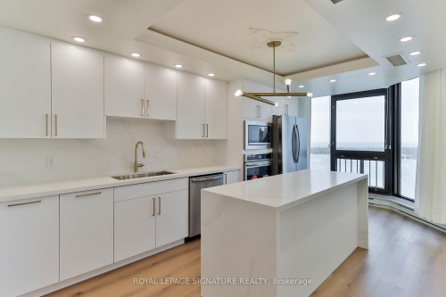Ph10-55 Harbour Square, Toronto, ON - Indoor Photo Showing Kitchen With Upgraded Kitchen