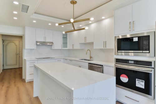 Ph10-55 Harbour Square, Toronto, ON - Indoor Photo Showing Kitchen With Upgraded Kitchen