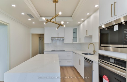 Ph10-55 Harbour Square, Toronto, ON - Indoor Photo Showing Kitchen With Upgraded Kitchen