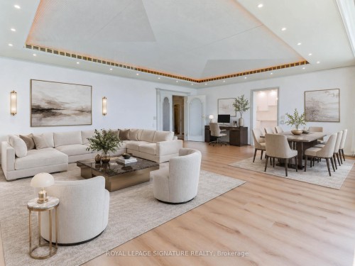 Ph10-55 Harbour Square, Toronto, ON - Indoor Photo Showing Living Room