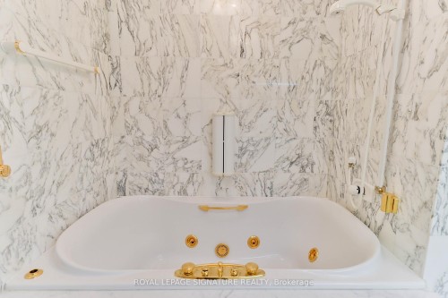 Ph10-55 Harbour Square, Toronto, ON - Indoor Photo Showing Bathroom