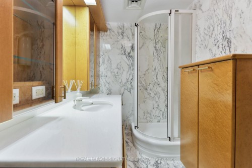 Ph10-55 Harbour Square, Toronto, ON - Indoor Photo Showing Bathroom