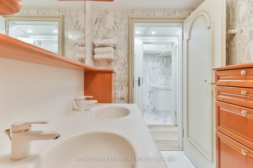 Ph10-55 Harbour Square, Toronto, ON - Indoor Photo Showing Bathroom