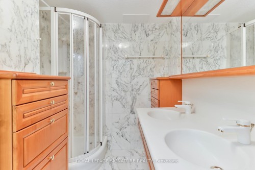Ph10-55 Harbour Square, Toronto, ON - Indoor Photo Showing Bathroom