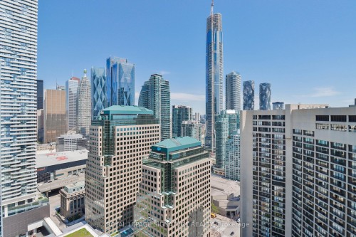 Ph10-55 Harbour Square, Toronto, ON - Outdoor With Facade