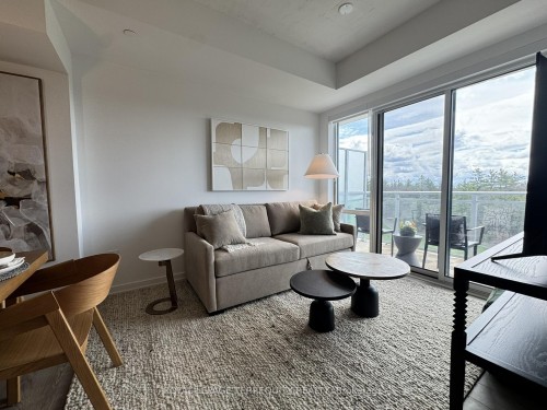 512-100 Carrick Trail, Gravenhurst, ON - Indoor Photo Showing Living Room