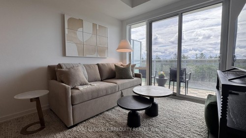 512-100 Carrick Trail, Gravenhurst, ON - Indoor Photo Showing Living Room