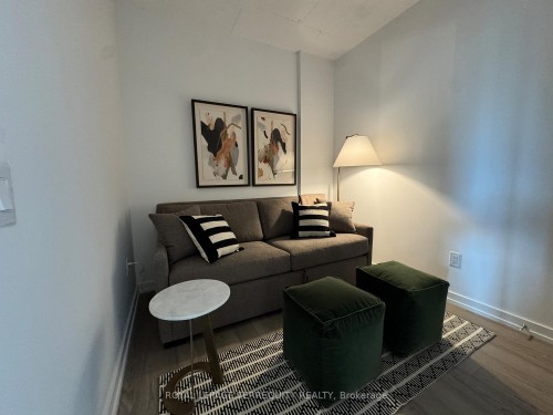 512-100 Carrick Trail, Gravenhurst, ON - Indoor Photo Showing Living Room