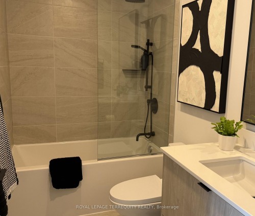512-100 Carrick Trail, Gravenhurst, ON - Indoor Photo Showing Bathroom