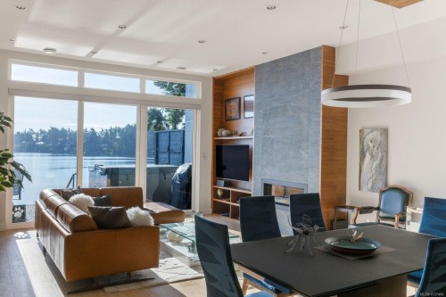 10303 Resthaven Dr, Sidney, BC - Indoor