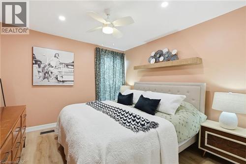 34 Baillie Street, Hamilton, ON - Indoor Photo Showing Bedroom