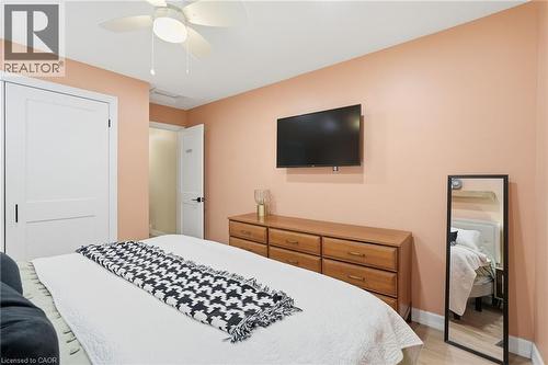 34 Baillie Street, Hamilton, ON - Indoor Photo Showing Bedroom