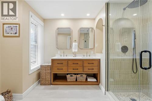 34 Baillie Street, Hamilton, ON - Indoor Photo Showing Bathroom