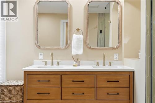 34 Baillie Street, Hamilton, ON - Indoor Photo Showing Bathroom