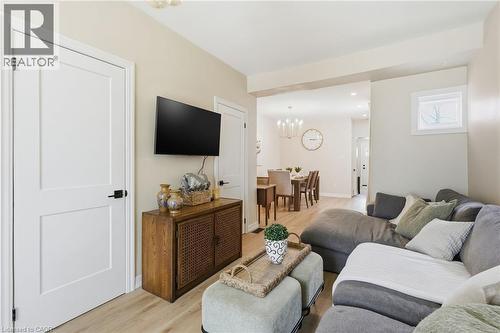 34 Baillie Street, Hamilton, ON - Indoor Photo Showing Living Room