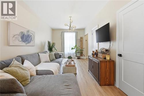 34 Baillie Street, Hamilton, ON - Indoor Photo Showing Living Room