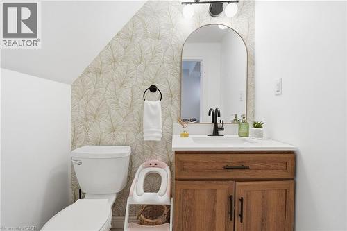34 Baillie Street, Hamilton, ON - Indoor Photo Showing Bathroom