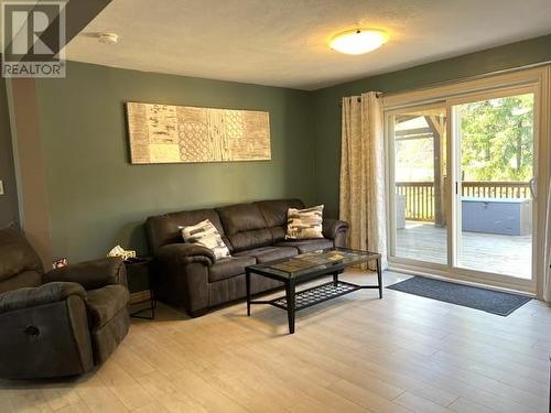 1346 Wedgewood Drive, Greater Sudbury, ON - Indoor Photo Showing Living Room