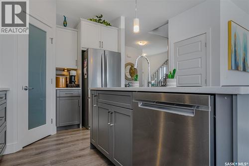 335 Hassard Close, Saskatoon, SK - Indoor Photo Showing Kitchen