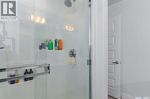 335 Hassard Close, Saskatoon, SK - Indoor Photo Showing Bathroom