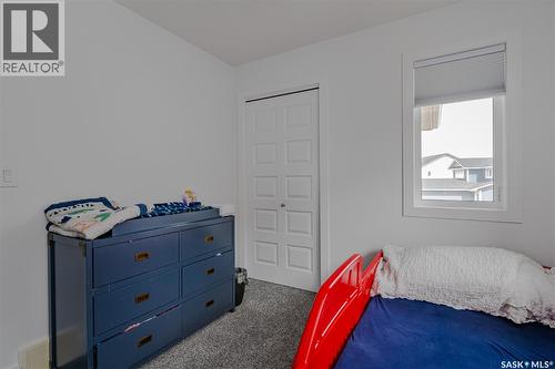 335 Hassard Close, Saskatoon, SK - Indoor Photo Showing Bedroom
