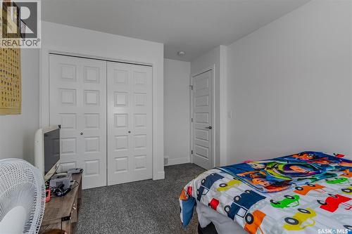 335 Hassard Close, Saskatoon, SK - Indoor Photo Showing Bedroom