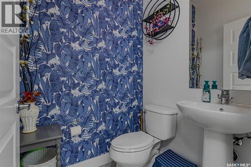 335 Hassard Close, Saskatoon, SK - Indoor Photo Showing Bathroom