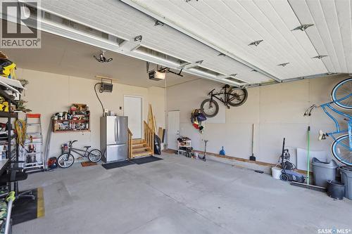 335 Hassard Close, Saskatoon, SK - Indoor Photo Showing Garage