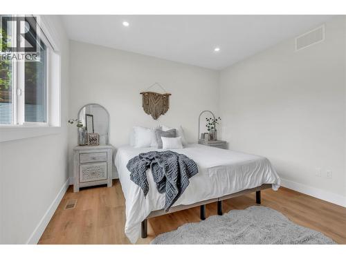 264 Douglas Avenue, Penticton, BC - Indoor Photo Showing Bedroom