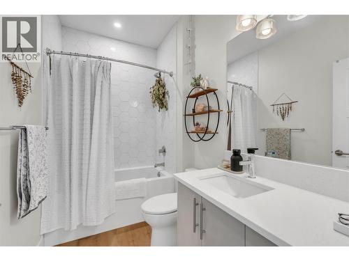 264 Douglas Avenue, Penticton, BC - Indoor Photo Showing Bathroom