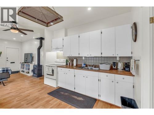 264 Douglas Avenue, Penticton, BC - Indoor Photo Showing Kitchen With Double Sink