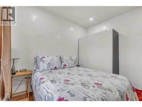 264 Douglas Avenue, Penticton, BC - Indoor Photo Showing Bedroom