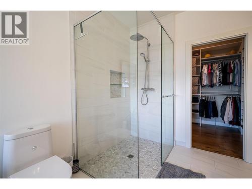 Primary bedroom ensuite - 132 Crown Crescent, Vernon, BC - Indoor Photo Showing Bathroom