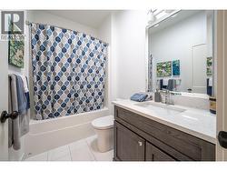 Bathroom on main floor - 