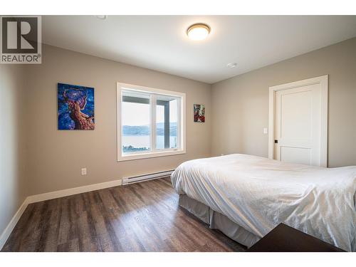 Basement suite bedroom - 132 Crown Crescent, Vernon, BC - Indoor Photo Showing Bedroom