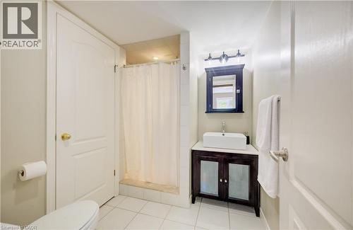35 Grosvenor Lane, Cambridge, ON - Indoor Photo Showing Bathroom