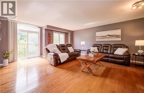 35 Grosvenor Lane, Cambridge, ON - Indoor Photo Showing Living Room